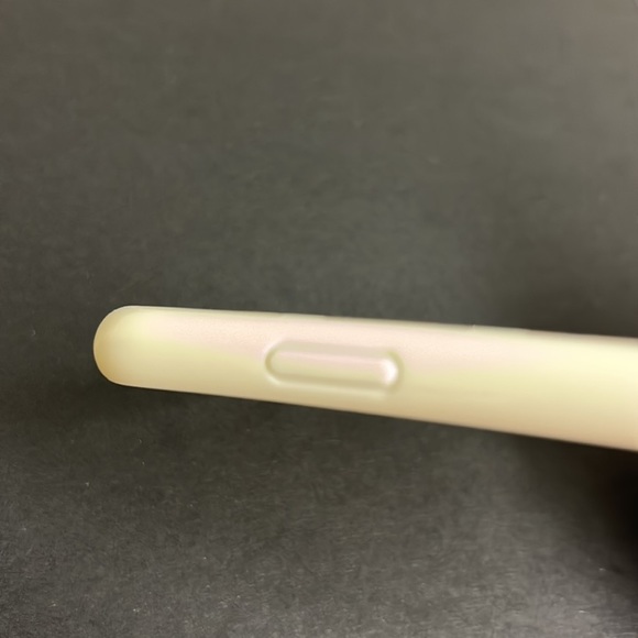 Kate Spade | iPhone 11 Pro Max Protective Case Clear/White Polka Dot - Picture 5 of 12